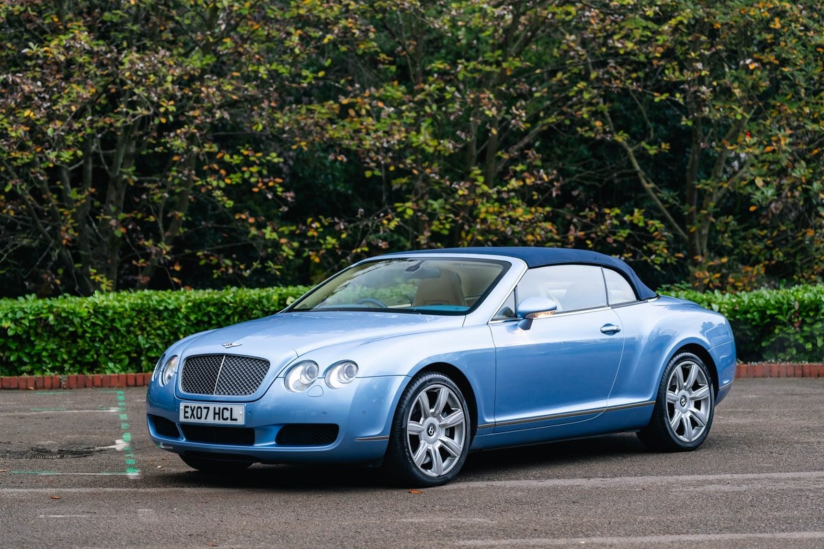 2007 Bentley GTC Silverlake over Magnolia & blue hood - Classic